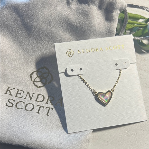 Kendra Scott Jewelry - Kendra Scott Ari Heart Gold Pendant Necklace in Ivory Mother-of-Pearl